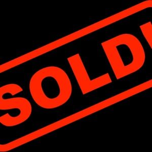 2 pairs of stretchy capris